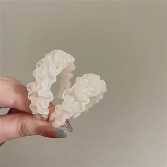 Frost Bloom: Milky White C-Sculpt Elegance - Picture 7 of 7